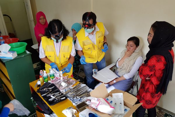 Samaritan's Hands — doctor serving refugees